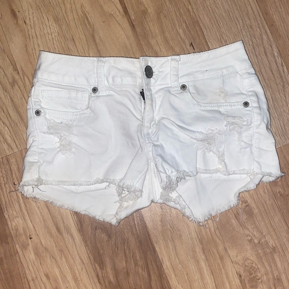 white American Eagle shorts